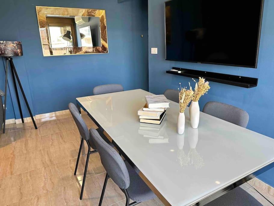Appartement 8 Min Walk To The & 10 Min Walk To Convention Centre ! Barcelona