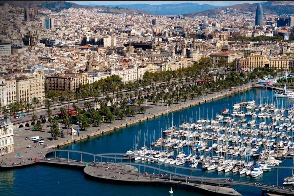 Appartement 8 Min Walk To The & 10 Min Walk To Convention Centre !