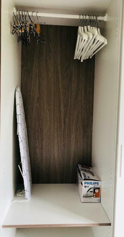 8 Min Walk To The & 10 Min Walk To Convention Centre ! Appartement *